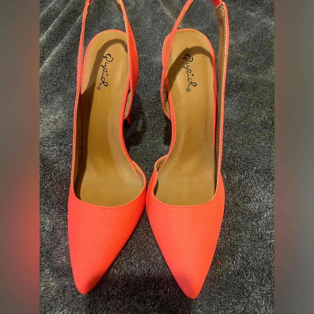 Gorgeous color, ready for a night out on the town!